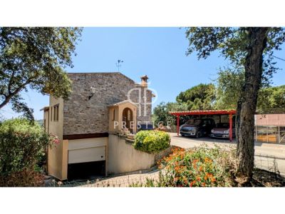 4 bedroom Villa for sale with countryside and panoramic views with Income Potential in Lloret de Mar, Catalonia