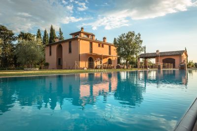 Beautiful 5 bedroom Villa for sale with panoramic and countryside views in Volterra, Tuscany