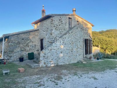Beautiful 3 bedroom Farmhouse for sale with countryside and panoramic views in Baschi, Terni, Umbria