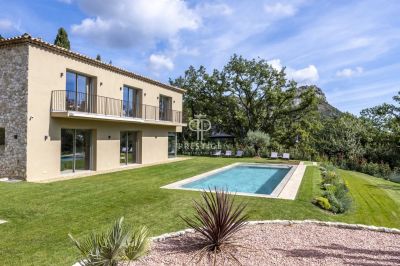 Immaculate 4 bedroom House for sale with panoramic and countryside views in Vence, Provence Alpes Cote d'Azur