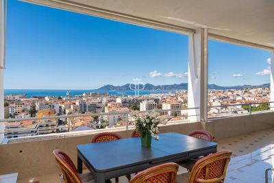 Spacious 2 bedroom Apartment for sale with panoramic and sea views in Cannes, Provence Alpes Cote d'Azur