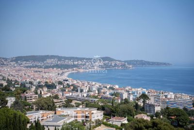 Luxury 4 bedroom Apartment for sale with panoramic and sea views in Nice, Provence Alpes Cote d'Azur