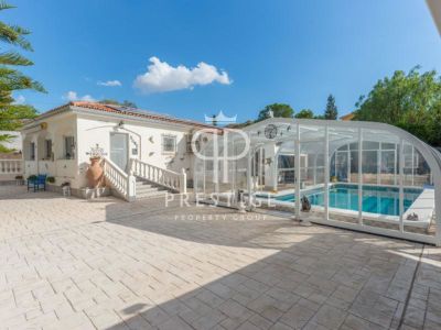 Immaculate 4 bedroom Villa for sale in Busot, Valencia