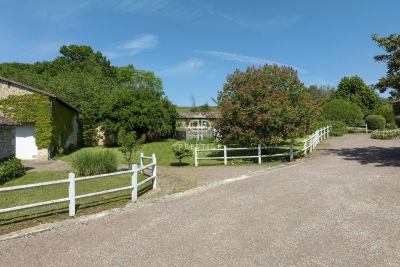 Beautiful 6 bedroom Farmhouse for sale with countryside view in Mansle Les Fontaines, Nouvelle Aquitaine