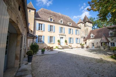 Stunning 10 bedroom Chateau for sale with countryside and panoramic views in Monflanquin, Nouvelle Aquitaine