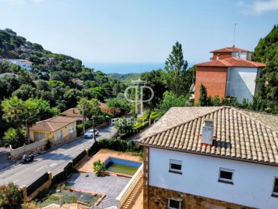 Spacious 4 bedroom Villa for sale with panoramic view in Serra Brava, Lloret de Mar, Catalonia
