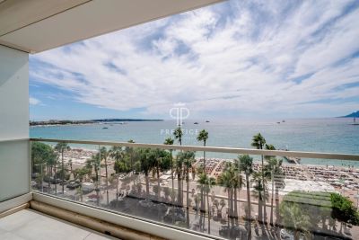 Frontline 3 bedroom Apartment for sale with sea and panoramic views in La Croisette, Cannes, Provence Alpes Cote d'Azur