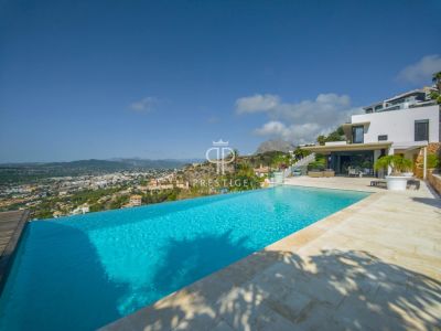 Immaculate 4 bedroom Villa for sale with sea view in Javea, Valencia