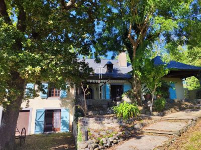 Authentic 4 bedroom House for sale with panoramic and countryside views in Aramits, Oloron Sainte Marie, Nouvelle Aquitaine
