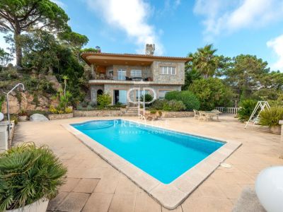 4 bedroom Villa for sale with panoramic and sea views with Income Potential in Serra Brava, Lloret de Mar, Catalonia