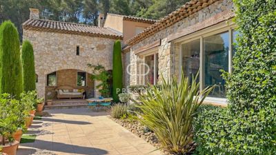 Stunning 5 bedroom House for sale with countryside and panoramic views in Auriol, Aix en Provence, Provence Alpes Cote d'Azur