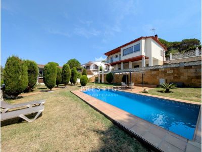 Income Producing 5 bedroom Villa for sale with panoramic view in Terrafortuna, Vidreres, Catalonia