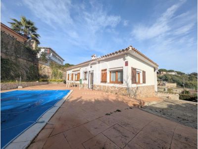 6 bedroom Villa for sale with Income Potential in Aiguaviva Park, Lloret de Mar, Catalonia