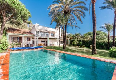 Beachfront 5 bedroom Villa for sale with sea view in Marbella, Andalucia