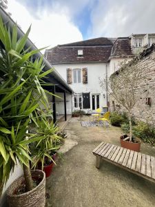 Authentic 3 bedroom House for sale in Sauveterre de Bearn, Nouvelle Aquitaine