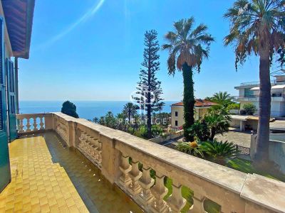 Bright 2 bedroom Apartment for sale with sea and panoramic views in Bordighera, Liguria