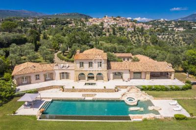 Beautiful 5 bedroom Villa for sale with panoramic and sea views in Chateauneuf, Provence Alpes Cote d'Azur