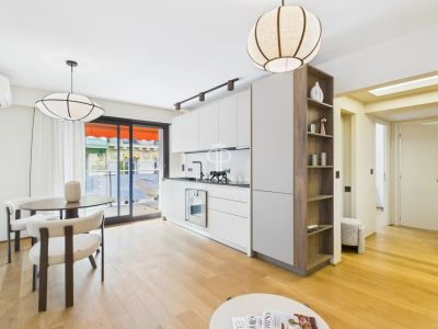 Bright 1 bedroom Apartment for sale in Carre d'Or, Nice, Provence Alpes Cote d'Azur