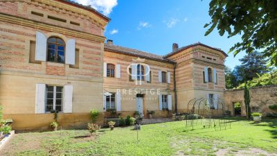 Authentic 6 bedroom Chateau for sale with countryside view in Uzes, Occitanie
