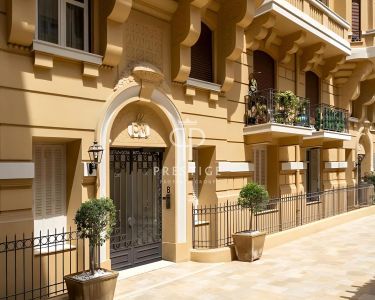 Renovated 2 bedroom Apartment for sale in Boulevard des Moulins, Monte Carlo and Beaches