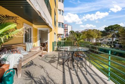 Immaculate 3 bedroom Apartment for sale in Monte Estoril, Estoril, Central Portugal