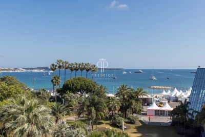 Wow factor 1 bedroom Apartment for sale with sea view in Cannes, Provence Alpes Cote d'Azur