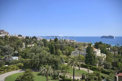 Immaculate 3 bedroom Apartment for sale with panoramic and sea views in Croix des Gardes, Cannes, Provence Alpes Cote d'Azur