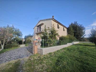 Authentic 5 bedroom Farmhouse for sale with panoramic and countryside views in Pomarance, Tuscany