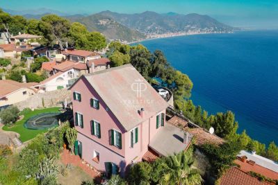 Authentic 4 bedroom Villa for sale with sea view in Andora, Liguria