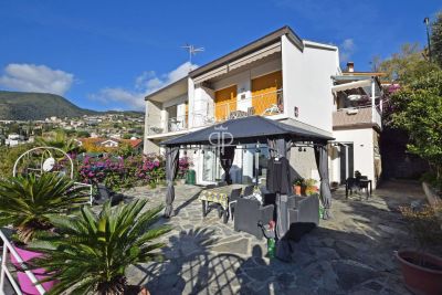 Immaculate 2 bedroom Apartment for sale with sea view in Ospedaletti, Liguria