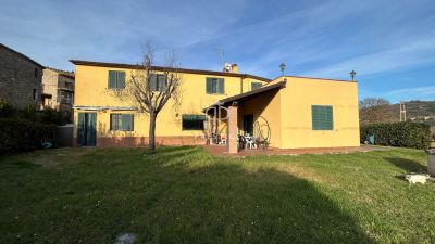 Authentic 5 bedroom House for sale with countryside view in Corciano, Umbria