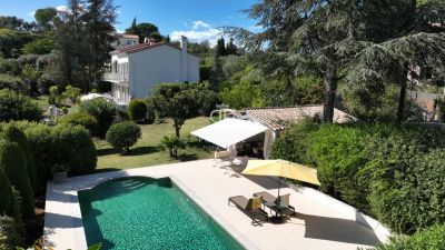 Immaculate 5 bedroom Villa for sale with panoramic and sea views in La Roquette sur Siagne, Provence Alpes Cote d'Azur