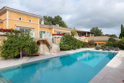 10 bedroom House for sale with panoramic and sea views with Income Potential in Le Rouret, Provence Alpes Cote d'Azur