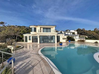 Waterfront 3 bedroom Villa for sale with panoramic and sea views in Les Issambres, Provence Alpes Cote d'Azur