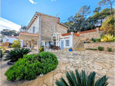 Inviting 4 bedroom Villa for sale with panoramic view in Lloret Blau, Catalonia