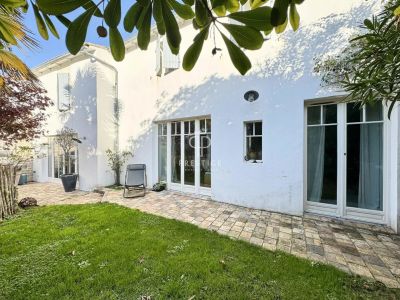 Authentic 5 bedroom House for sale in Sainte Marie de Re, Nouvelle Aquitaine