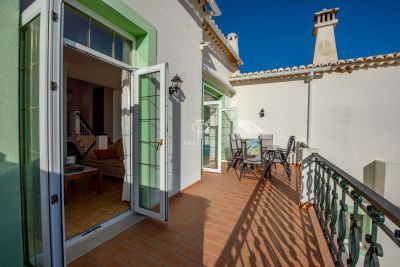 Inviting 3 bedroom Townhouse for sale with sea view in Budens, Algarve