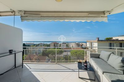 Stylish 2 bedroom Apartment for sale with panoramic and sea views in Cannes, Provence Alpes Cote d'Azur