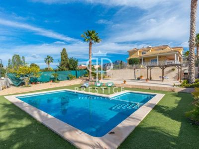 5 bedroom Villa for sale with Income Potential in Busot, Valencia