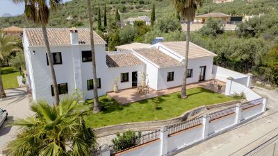 Stylish 7 bedroom Estate for sale with countryside and panoramic views in Periana, Andalucia