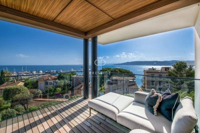 Immaculate 3 bedroom Apartment for sale with panoramic and sea views in Cap d'Antibes, Provence Alpes Cote d'Azur