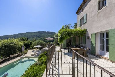 Beautiful 4 bedroom Villa for sale with panoramic and countryside views in Chateauneuf, Provence Alpes Cote d'Azur