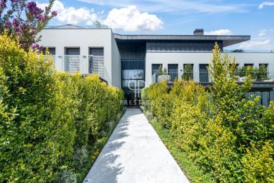 Immaculate 3 bedroom Apartment for sale in Estoril, Central Portugal