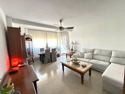 Spacious 3 bedroom Apartment for sale in Estepona, Andalucia