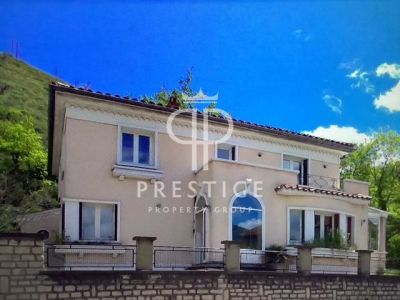 Authentic 4 bedroom House for sale with countryside view in Quillan, Occitanie
