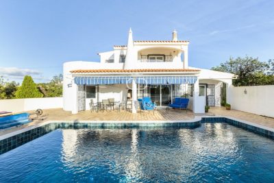 Authentic 3 bedroom Villa for sale with panoramic view in Santa Barbara de Nexe, Algarve