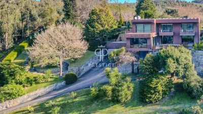 Unique 4 bedroom Villa for sale with lake or river view in Gondomar, Northern Portugal