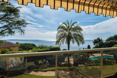 Immaculate 2 bedroom Apartment for sale with panoramic and sea views in Croix des Gardes, Cannes, Provence Alpes Cote d'Azur