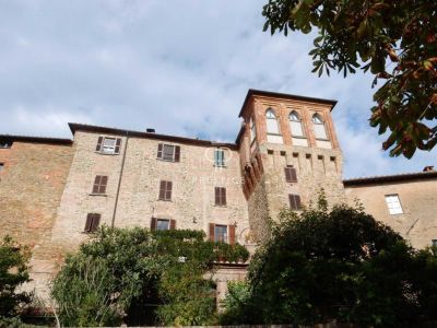 Authentic 4 bedroom Apartment for sale with panoramic view in Panicale, Umbria