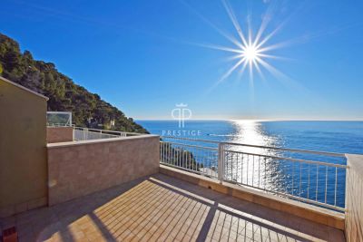 Authentic 2 bedroom Apartment for sale with sea view in Ospedaletti, Liguria